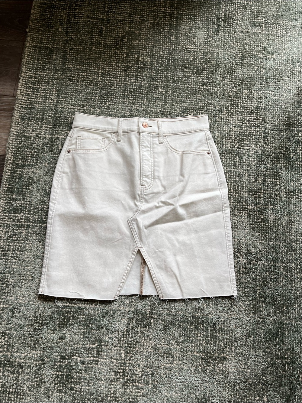 Express Cream Denim Jean Shorts with Front Slit
